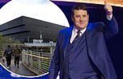 Peter Kay takes swipe at Manchester venue following cancellation of two shows ... trends now