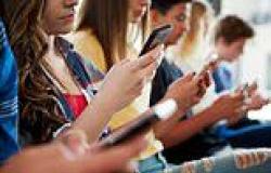 Want better GCSE results? Stop using your smartphone in class! Pupils with ... trends now
