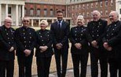 David Beckham shares snap meeting the 'inspiring' Chelsea Pensioners at the ... trends now