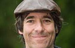 Comedian Mark Steel shares happy news he is cancer free after battle with ... trends now