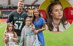 Jacqueline Jossa and Dan Osborne put on a united display as they pose for sweet ... trends now