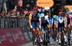 Aussie Groves finishes second after sprint finish to Giro stage four