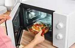 I'm a dietitian, this is why microwaving food makes some meals MORE nutritious trends now