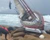 Charity sailor recounts 'every breaking wave' after crashing onto rocks