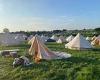 Angry staycationers blast 'luxury' glamping site after turning up to find field ...