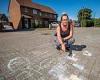 Police called out over children vandalising a pavement with CHALK - to doodle ...