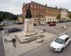 Queen Mother statue in Poundbury village causes traffic chaos