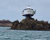 Boat is marooned on top of rock 10ft in the air after colliding with underwater ...