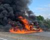 Bus fire shuts M1 near Nottinghamshire causing huge tailbacks set to last hours 