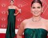 Debra Messing is gorgeous in an emerald green strapless gown at the Tony Awards ...