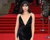Bond Girl Ana de Armas flashes her toned pins in a thigh-slit black gown at ...