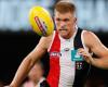 St Kilda looks to 2022 after re-signing two-time best and fairest winner