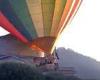Moment an out-of-control hot air balloon packed with tourists slams into ...