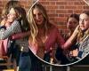Sarah Jessica Parker has a motherly moment with her daughters on set of Sex And ...