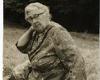 Agatha Christie enjoys food and fizz at picnic to celebrate her 81st birthday ...