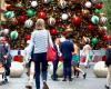 Christmas cash splash expected as Australians raid COVID-19 savings
