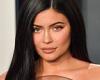 Kylie Jenner RETURNS to Instagram for the first time in SEVEN WEEKS