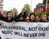 sport news Angry Manchester United supporters rail against Glazer family who own the club ...