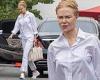 Thursday 19 May 2022 11:13 PM Nicole Kidman looks ready to work in a button-down shirt and jeans as she ... trends now