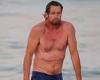 Friday 20 May 2022 12:43 AM Shirtless Simon Baker, 52, looks freezing as he goes for a swim and surf at ... trends now