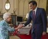 Tuesday 24 May 2022 05:22 PM Busy Queen, 96, meets Emir of Qatar at Windsor Castle in latest public ... trends now