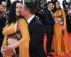 Wednesday 25 May 2022 08:04 PM Pregnant Adriana Lima displays her bump as she shares a kiss with her beau ... trends now