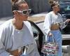 Wednesday 1 June 2022 12:43 AM Jennifer Lopez shows off her taut abs in a cropped sweatshirt on her way to a ... trends now