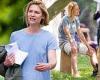 Wednesday 1 June 2022 10:37 AM Claire Danes is casual in a blue T-shirt and grey joggers on the NYC set of ... trends now