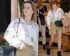 Thursday 2 June 2022 04:10 PM Emma Watson puts on a leggy display in khaki shorts and patterned shirt as she ... trends now