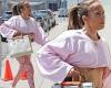 Saturday 4 June 2022 01:28 AM Jennifer Lopez bares her abs in a crop top and leggings as she arrives to a ... trends now