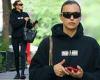 Saturday 25 June 2022 12:33 AM Irina Shayk looks fabulously chic and casual wearing a black hoodie on an ... trends now