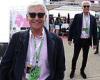 Sunday 3 July 2022 06:42 PM Phillip Schofield cuts a dapper figure in pink gingham shirt and blazer at the ... trends now