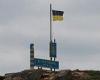 Tuesday 5 July 2022 02:12 AM Ukrainian flag is hoisted above Snake Island after Russian troops abandon the ... trends now