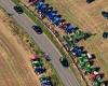 Sunday 11 September 2022 02:58 PM Scottish farmers form guard of honour for the Queen: Tractors line the road as ... trends now