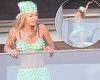 Sunday 11 September 2022 02:40 PM Rita Ora displays her toned midriff on hotel balcony in Rio de Janeiro trends now