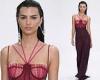 Sunday 18 September 2022 05:50 PM Emily Ratajkowski shows off her sensational figure in a sheer maroon gown on ... trends now
