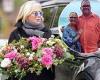Tuesday 27 September 2022 06:26 PM Psychic Sally Morgan, 71, looks emotional as she lays flowers on late husband ... trends now