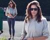 Wednesday 5 October 2022 12:54 AM Cindy Crawford goes casual in a gray sweatshirt and dark leggings as she runs ... trends now