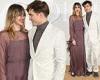 Suki Waterhouse shows off her figure as she cosies up to Robert Pattinson at ... trends now