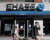 Chase shuts NYC ATMs at 5pm due to crime and vagrancy trends now