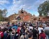 Thousands flock to Disney's Splash Mountain before closure over attachment to ... trends now