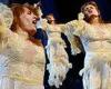 Florence Welch returns to the stage after breaking foot on tour  trends now