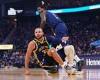 sport news Warriors' Steph Curry goes to locker room after appearing to injure his leg vs. ... trends now
