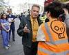 Eco-warrior Chris Packham joins Just Stop Oil's latest slow-march in London trends now