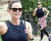 Jennifer Garner shows off fab figure in skin-tight leggings and tank top during ... trends now