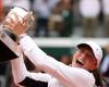 Swiatek becomes youngest woman since Serena to claim four Grand Slam titles ...