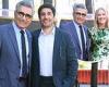 American Pie reunion! Eugene Levy poses with his screen son Jason Biggs while ... trends now