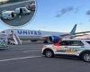 United Boeing 787 was forced to divert from Newark to upstate NY after wind ... trends now