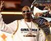 sport news Snoop Dogg pulls up to WrestleMania 40 in Philadelphia with WWE golden title ... trends now