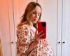 Peaky Blinders star Sophie Rundle cradles her blossoming bump after revealing ... trends now